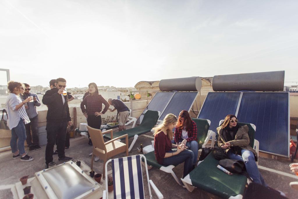 Granny'S Inn Hostel Sliema Exterior photo